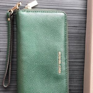 Michael Kors Wristlet wallet